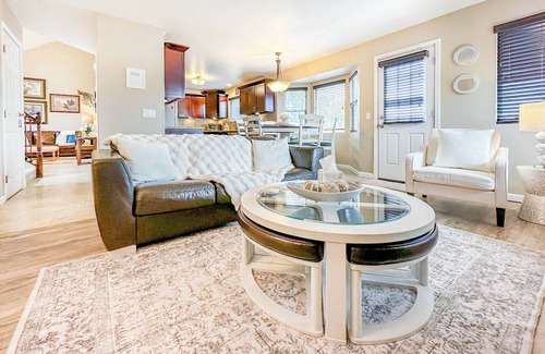 Briargate House | Pine & Peak - Bright, Airy Home w/Big Views in Peaceful Family Area
