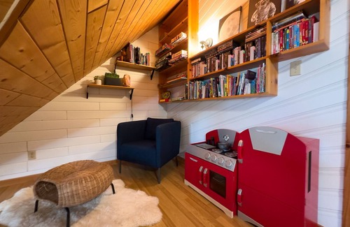 Alberta Beach Cabin | Pine Peaks Cabin - Rustic Family Getaway Steps to Lake Hot Tub + Bunk Rooms