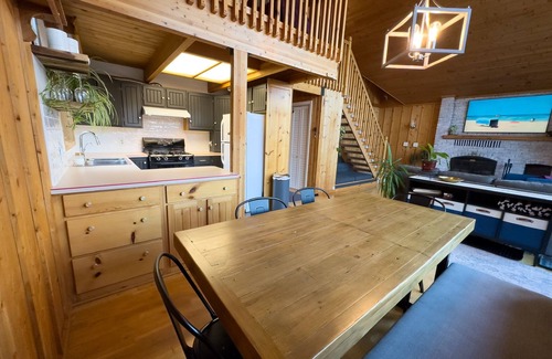 Alberta Beach Cabin | Pine Peaks Cabin - Rustic Family Getaway Steps to Lake Hot Tub + Bunk Rooms