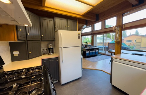 Alberta Beach Cabin | Pine Peaks Cabin - Rustic Family Getaway Steps to Lake Hot Tub + Bunk Rooms
