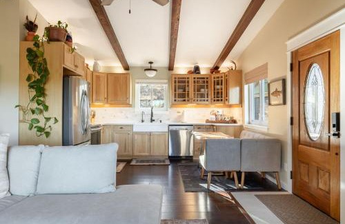 Bailey House | Pine Perch ~ Cozy Mountain Cabin w/Views