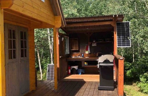 Manitoba Cabin | Pine Place Solar off-grid with Sauna & Pool