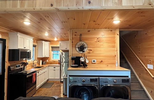 Quaker City House | Pine Ridge Cabin House - Cozy Retreat In Woodland Setting With Hiking Trails
