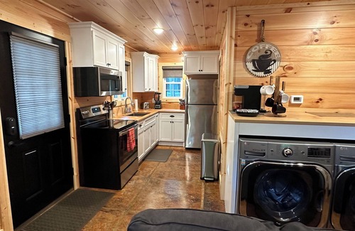 Quaker City House | Pine Ridge Cabin House - Cozy Retreat In Woodland Setting With Hiking Trails