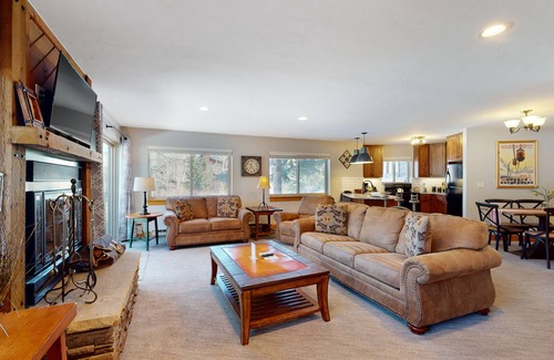 Four O'Clock Resort | Pine Ridge Condominiums