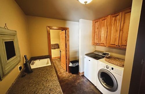 Red Lodge House | Pine Ridge Paradise
