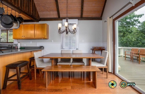 Mount Jackson Ski Chalet | Pine Ridge Retreat - walk to ski slopes!