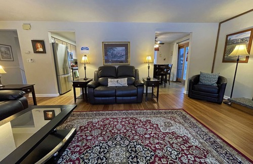 Spokane House | PINE RIVER HOME 5BD, SPA, THEATER, Near UNIVERSITY, WANDERMERE GOLF, GREEN BLUFF