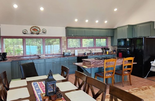 Edwardsville House | Pine Shore Beach House on Chesapeake Bay w/170ft pier