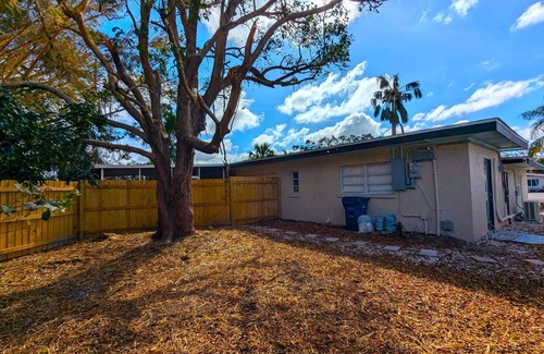 South Sarasota Apartment | Pine Terrace Oasis: 10 Min to Siesta Key