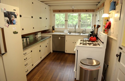 Forest Beach Cottage | Pine Trail Retreat - Cabin, Shared Beach Access