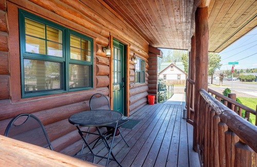 Enterprise House | Pine Tree Cabin - Pet Friendly! Home away from home!
