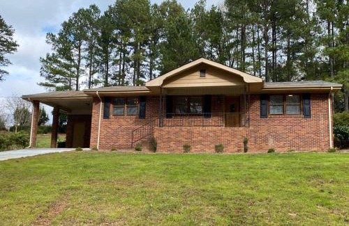 Gainesville House | Pine Valley Place 3 Bedroom 2 Bathroom house