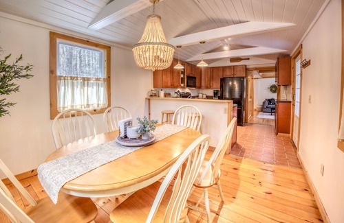 Great Barrington Cottage | Pine View Cottage, Berkshires Getaway Lake Buel w/lake rights. Pet friendly!