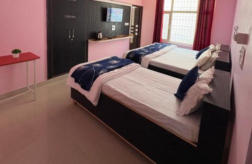 Nahan House | Pine View Guest House