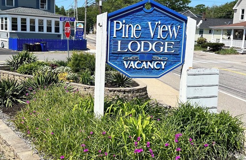 Old Orchard Beach Apartment | Pine View Lodge Old Orchard Beach - Attic Double/Full bed Unitnn