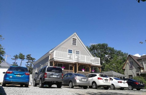 Old Orchard Beach Apartment | Pine View Lodge Old Orchard Beach - Attic Double/Full bed Unitnn
