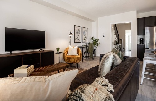 Orangeville House | Pine View Row: Luxurious Designer Townhome