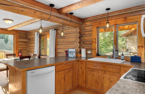Leavenworth Cabin | Pine Vista - Inviting Log Cabin in the Whispering Pines
