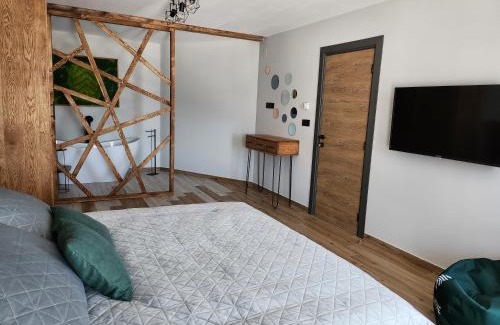 Pamporovo Apartment | Pine & Wine Bathtub Apartment