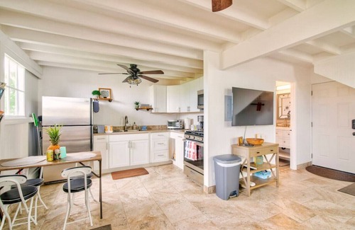 Hilo House | Pineapple Loft - Downtown Hilo wAC