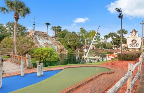Lower Grand Lagoon House | Pineapple Paradise! 6BR 7BA beachfront house! Private Pool! Grill! Sleeps 16!