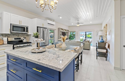 Nassau House | Pineapple Premier Villa (3 Bedroom), Waterfront Bliss with boat access, Kayaks, Sandbar in the Baham