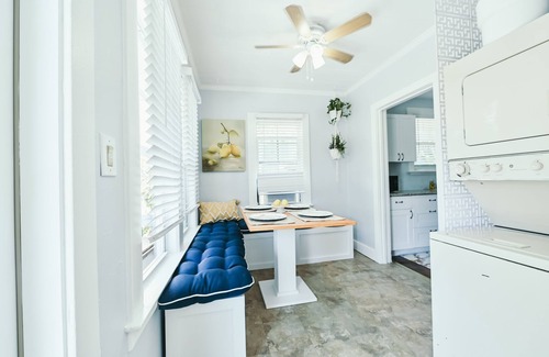 Old Northwood Apartment | Pineapple Upper Deck Guesthouse Near Beaches/Shopping/Dining, Ballparks&Downtwn!