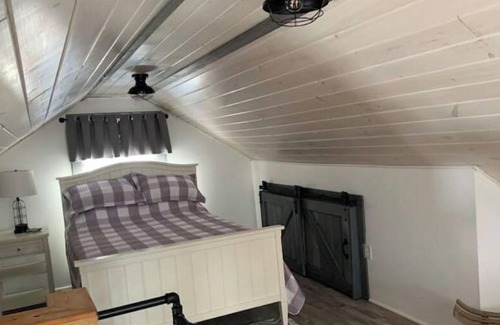 Union Dale Cabin | Pinecone Chalet - Private Cozy Cabin - Great Location