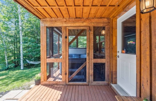 Smiths Corner Cottage | Pinecone Cottage Hot Tub & Projector at Falls Lake