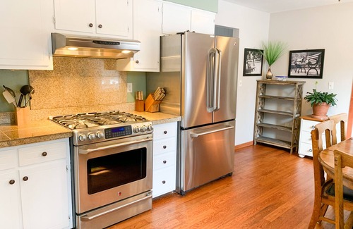 Woodland Park House | Pinecone Cottage: Hot Tub, Fireplace, Fire pit