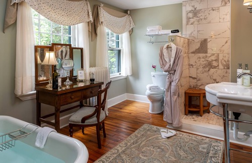 Historic Montford Bed & Breakfast | Pinecrest Bed & Breakfast
