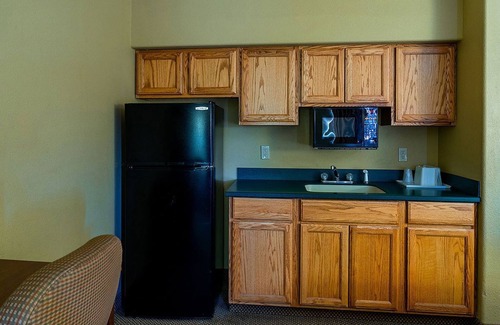 Pinedale Apartment | Pinedale Hotel & Suites