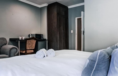 Newcastle Bed & Breakfast | Pinehaven Bed and Breakfast