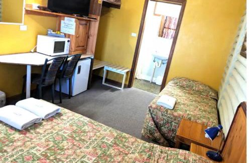 Nelson Hotel | Pinehaven Motel