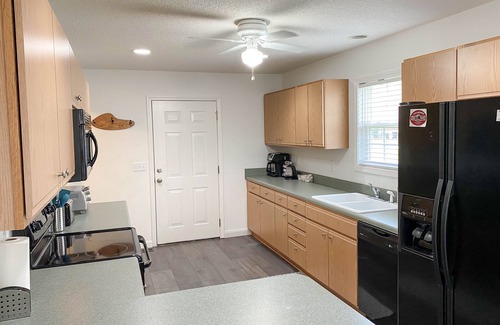 Aberdeen House | Pinehurst FORE-Bedroom Ranch with Golf Garage & Fenced Large Yard