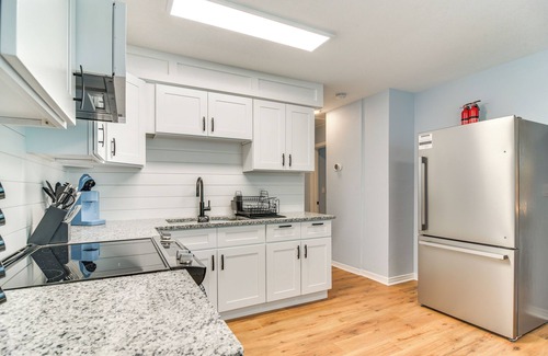 Pinellas Park House | Pinellas Park Home: Swim, Golf, Grill & More!