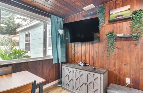 Pinellas Park House | Pinellas Park Home: Swim, Golf, Grill & More!
