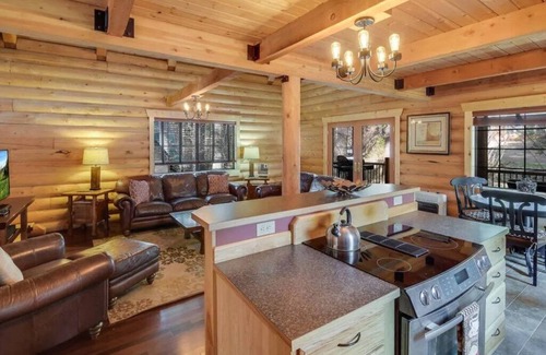 Roslyn Ridge Cabin | PINELOCH LOG CABIN ~ Pet Friendly - Lake Cle Elum - Roslyn - Great Outdoors!