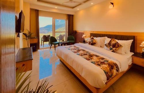 Mussoorie Hotel | Pinerock Resort ! Luxury! Mountain View! Open Terrace ! Cafeteria