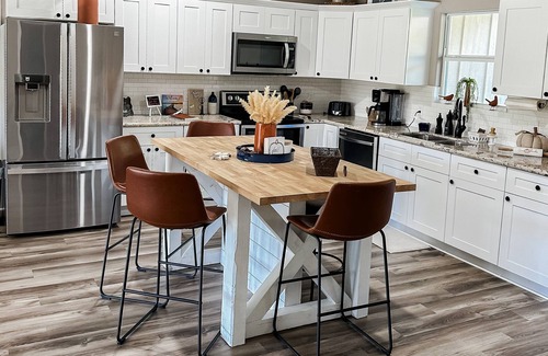 Brookeland House | Pines by the Lake