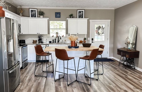 Brookeland House | Pines by the Lake