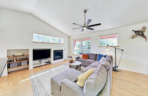 Avon House | Pines Court