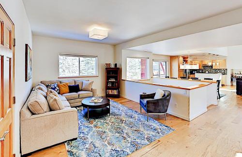 Avon House | Pines Court