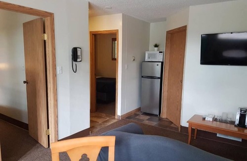 Hinton Hotel | Pines Motel