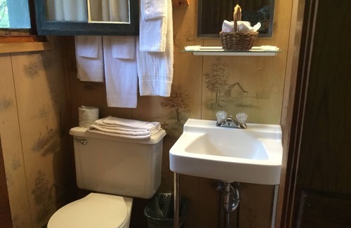 St Ignace Hotel | Pines Motel