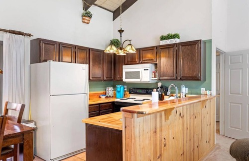 Pinetop Condo | Pinetop Country Club Mountain Retreat ~ Golf, Near Ski Resort-Patio,Trails,Lakes