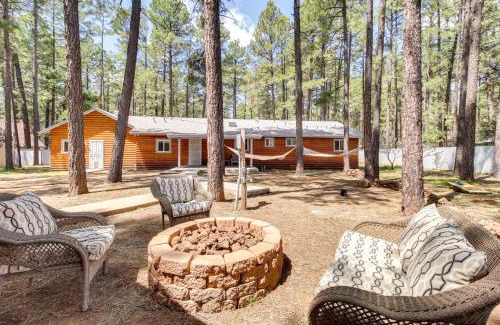 Pinetop House | Pinetop-Lakeside Cabin, Walk to Woodland Lake Park