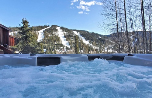 Sunburst Estates Ski Chalet | Pinetree Chalet: 6Bd/5Ba | PanoramicView | On-Slope Tod Mtn Ski-in | OpenAir Tub