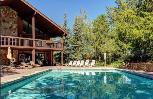 Park City Apartment | Pinetree Retreat - Hot Tub, Heated Pool & Sauna - 6 Min Walk to Lift & Dining